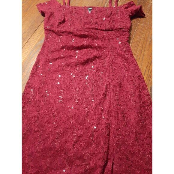 Medium Candalite Burgandy Spaghetti Strap Off Shoulder Special Occasion Dress - Picture 3 of 7